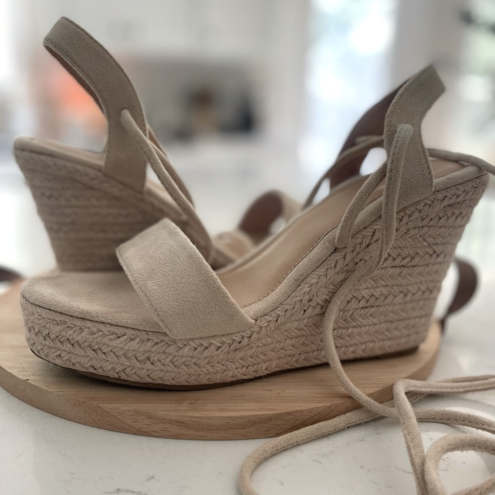 Women’s tie leg wedge sandal